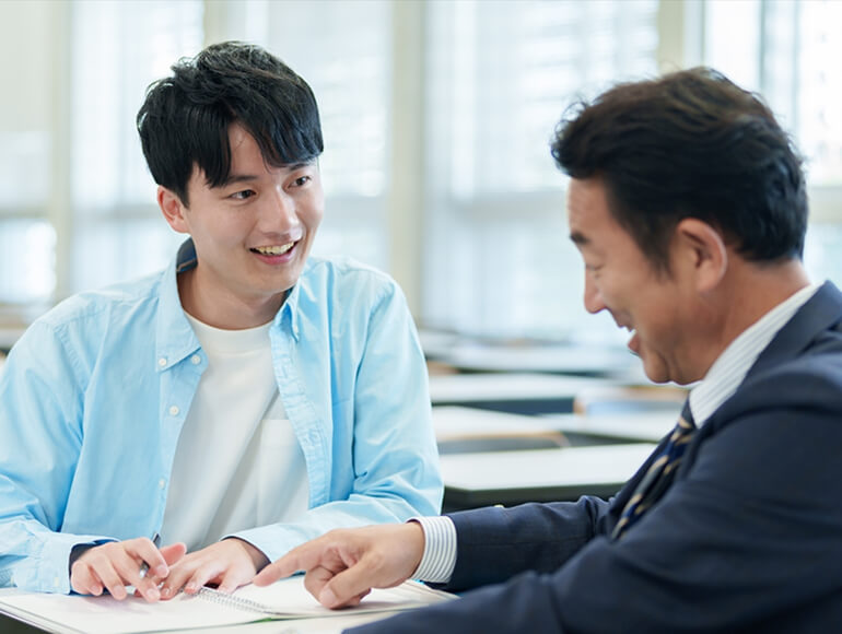 先生と生徒の面談の様子